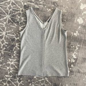 EUC Tahari Small Grey V-neck sleeveless tank shell chevron detail v-back